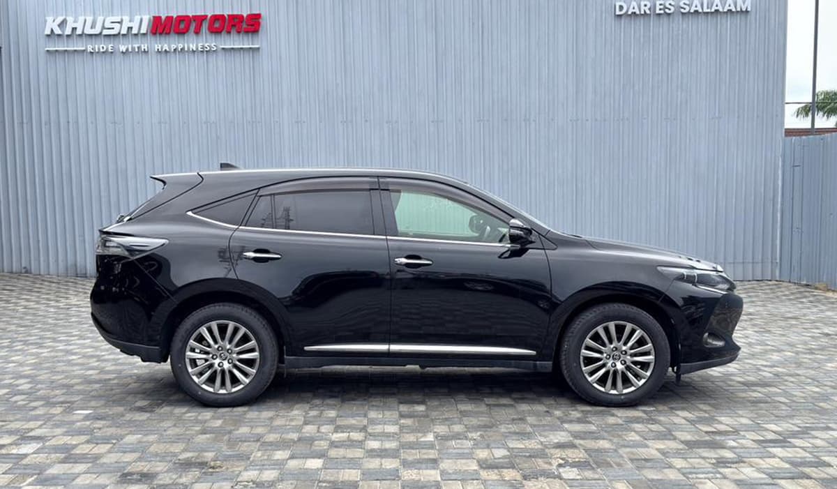 2016 Toyota Harrier image-17