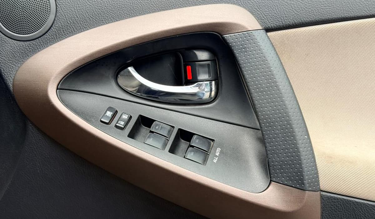 2008 Toyota Vanguard image-13