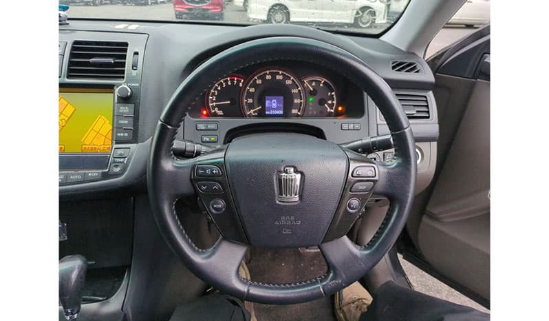 2009 Toyota Crown image-3