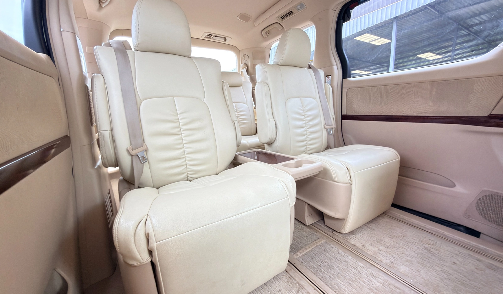 2008 Toyota Alphard image-13