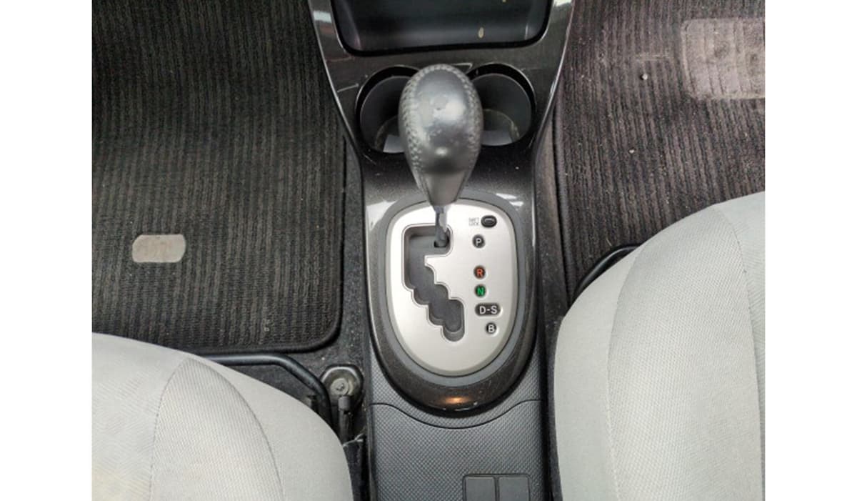 2007 Toyota IST G image-2