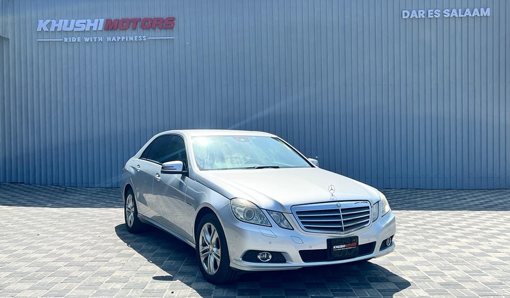 2009 Mercedes-Benz E-Class CGI Blue Efficiency E250 image-1