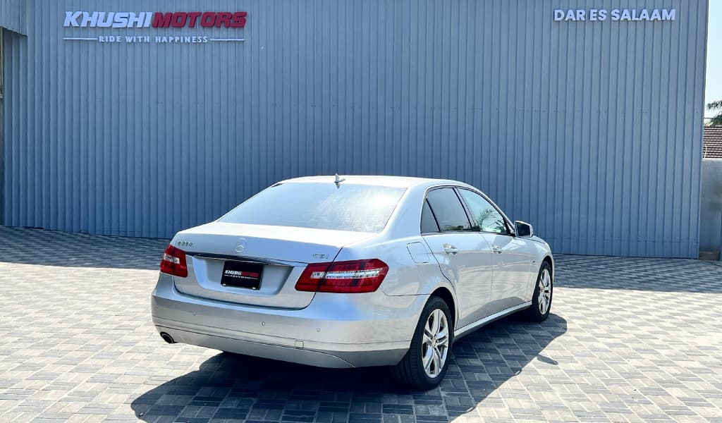 2009 Mercedes-Benz E-Class CGI Blue Efficiency E250 image-4