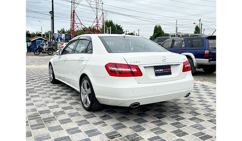 2011 Mercedes-Benz E-Class CGI 125 Edition E250 image-3