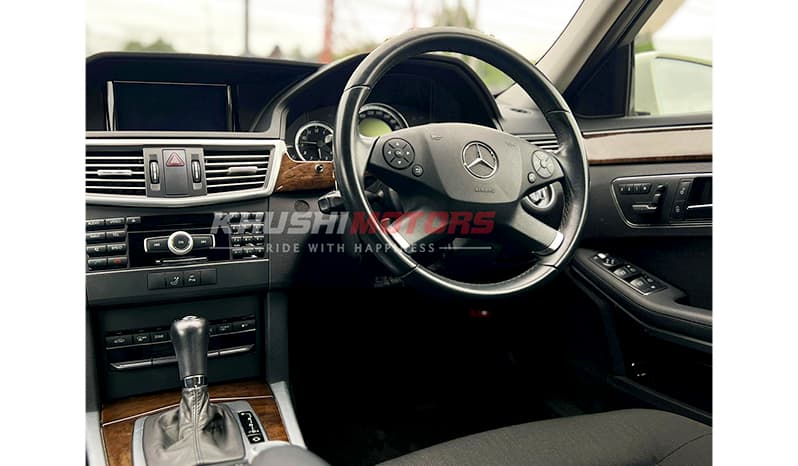 2011 Mercedes-Benz E-Class CGI 125 Edition E250 image-10