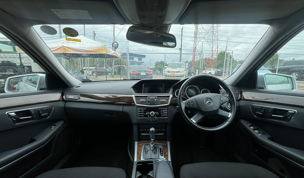 2011 Mercedes-Benz E-Class CGI Blue Efficiency E250 image-9