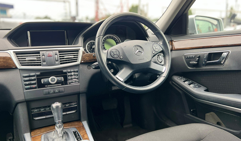 2011 Mercedes-Benz E-Class CGI Blue Efficiency E250 image-10