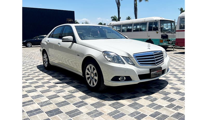 2009 Mercedes-Benz E-Class CGI Blue Efficiency E250 image-1