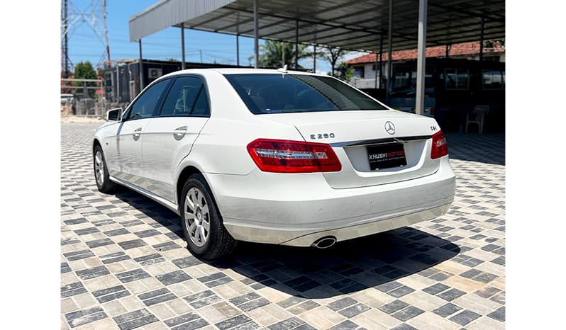 2009 Mercedes-Benz E-Class CGI Blue Efficiency E250 image-3