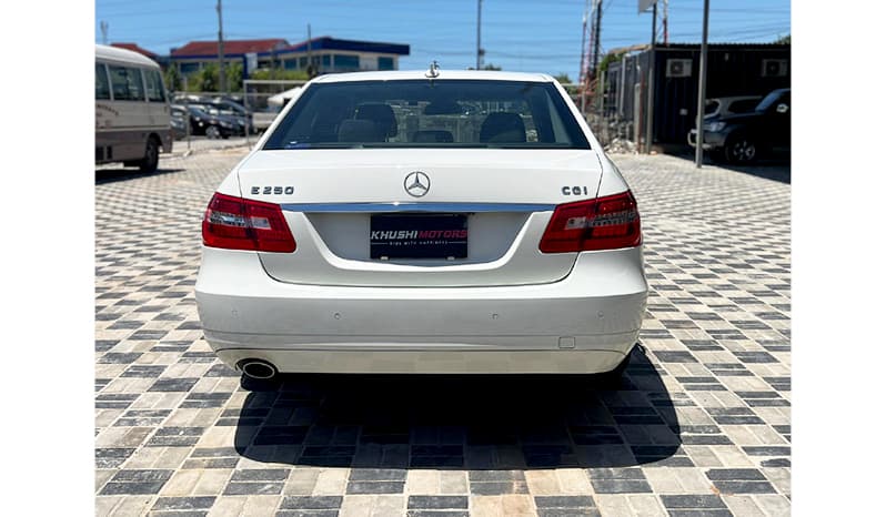 2009 Mercedes-Benz E-Class CGI Blue Efficiency E250 image-4