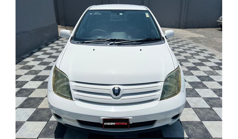2004 Toyota IST image-1