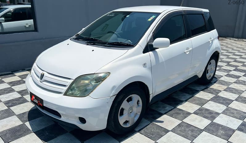 2004 Toyota IST image-6