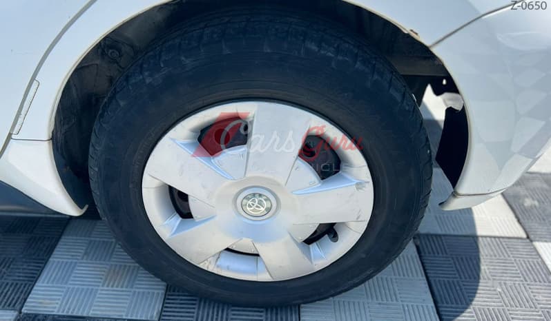 2004 Toyota IST image-8