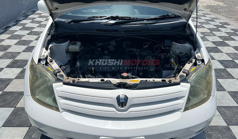 2004 Toyota IST image-13