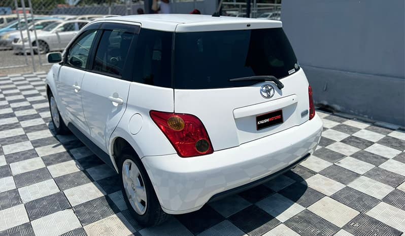 2004 Toyota IST image-15