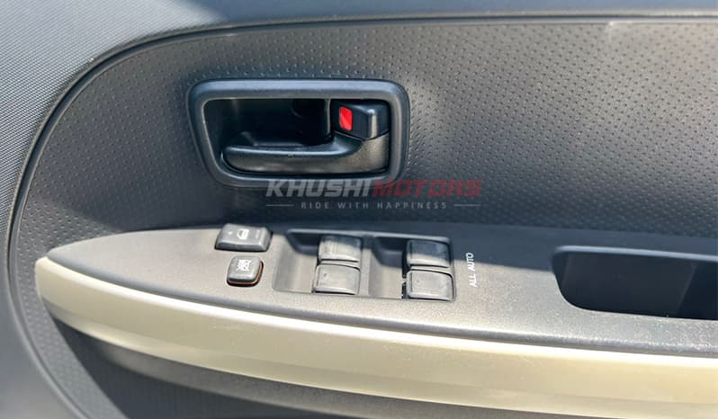 2004 Toyota IST image-18