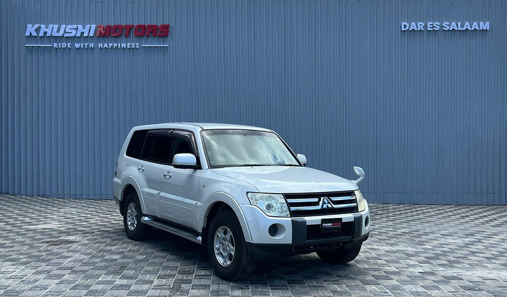 2007 Mitsubishi Pajero Long GR image-1