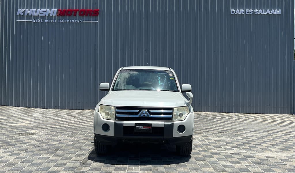 2007 Mitsubishi Pajero Long GR image-2