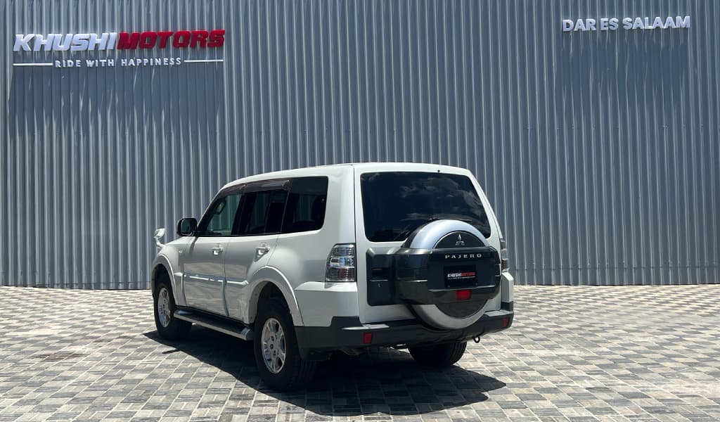 2007 Mitsubishi Pajero Long GR image-4