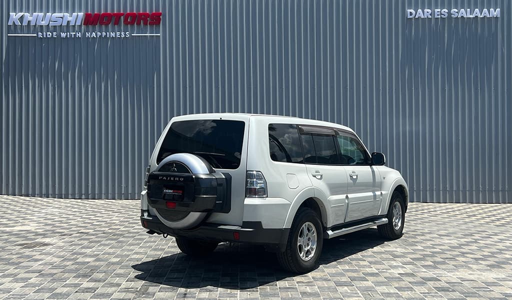2007 Mitsubishi Pajero Long GR image-5