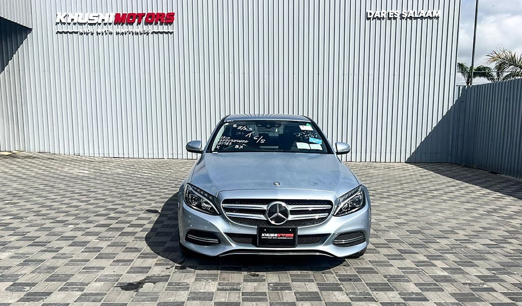 2014 Mercedes-Benz C-Class Avantgarde C180 image-2