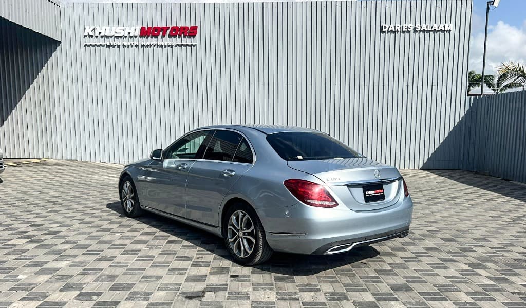 2014 Mercedes-Benz C-Class Avantgarde C180 image-3