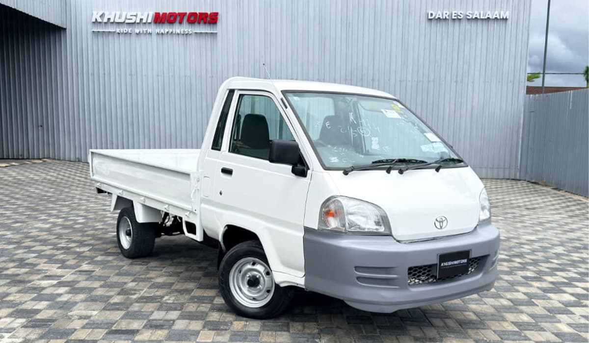 2004 Toyota Townace Truck image-1