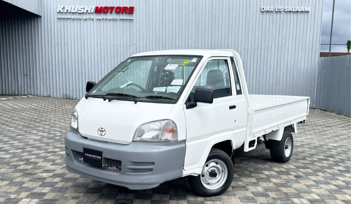 2004 Toyota Townace Truck image-3