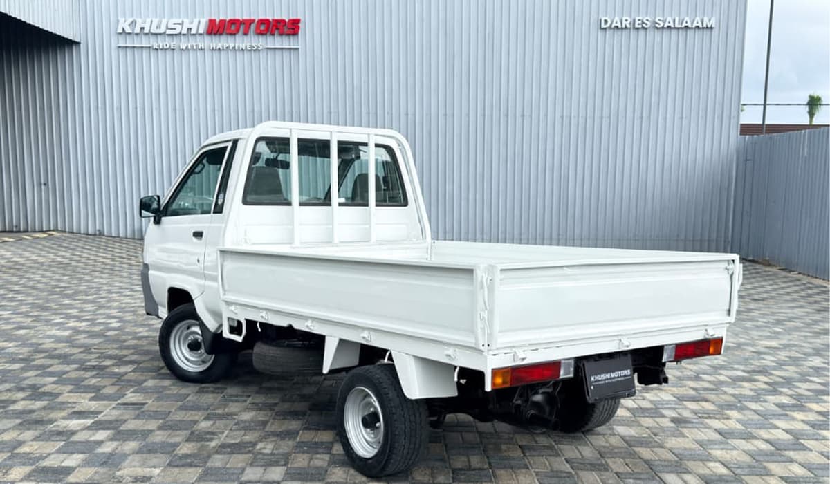 2004 Toyota Townace Truck image-4