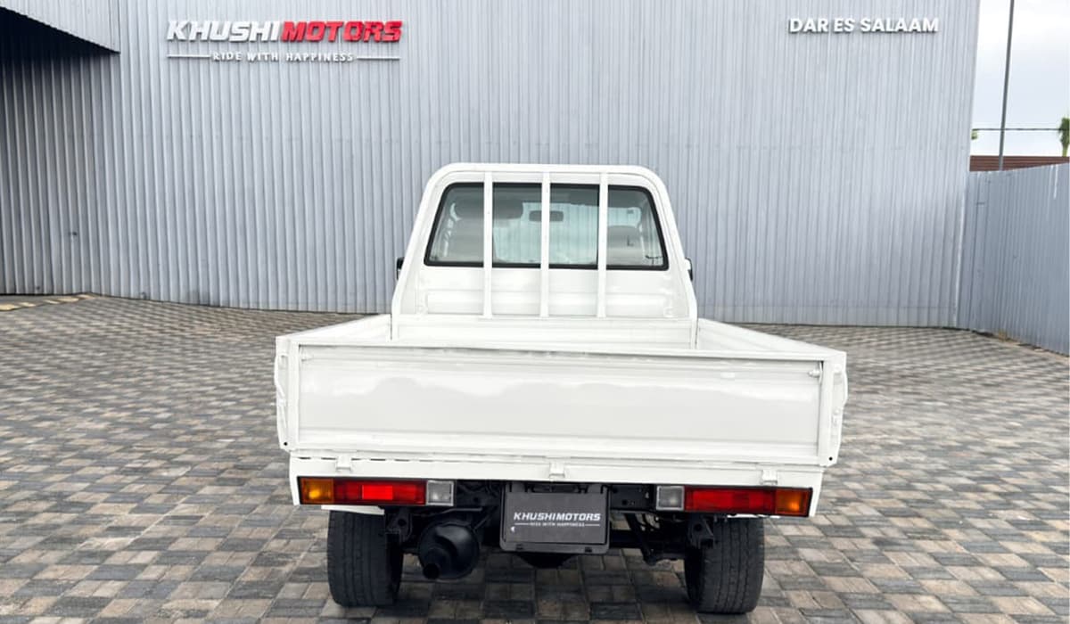 2004 Toyota Townace Truck image-5