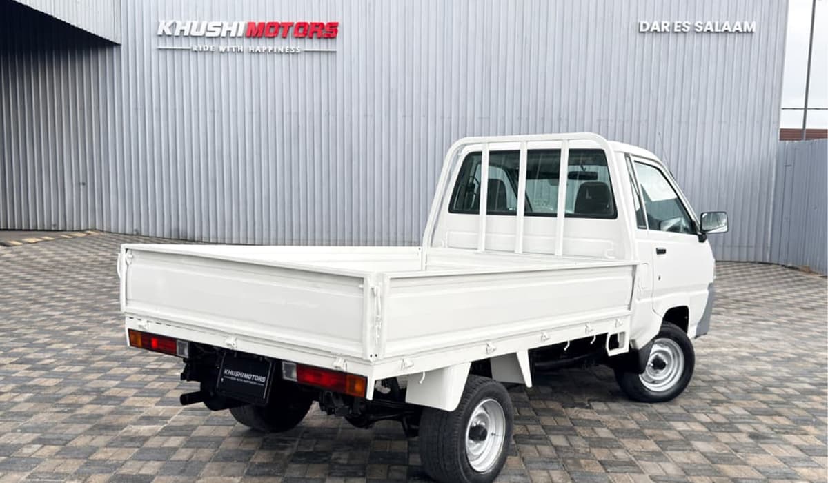 2004 Toyota Townace Truck image-6