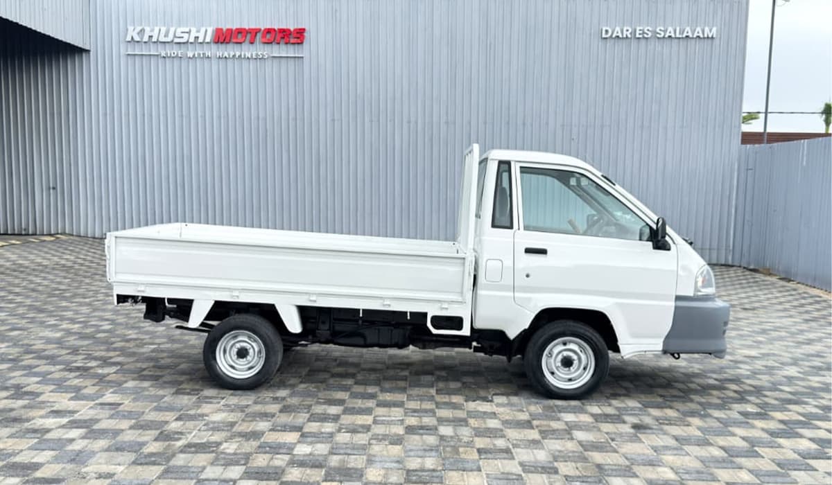 2004 Toyota Townace Truck image-7