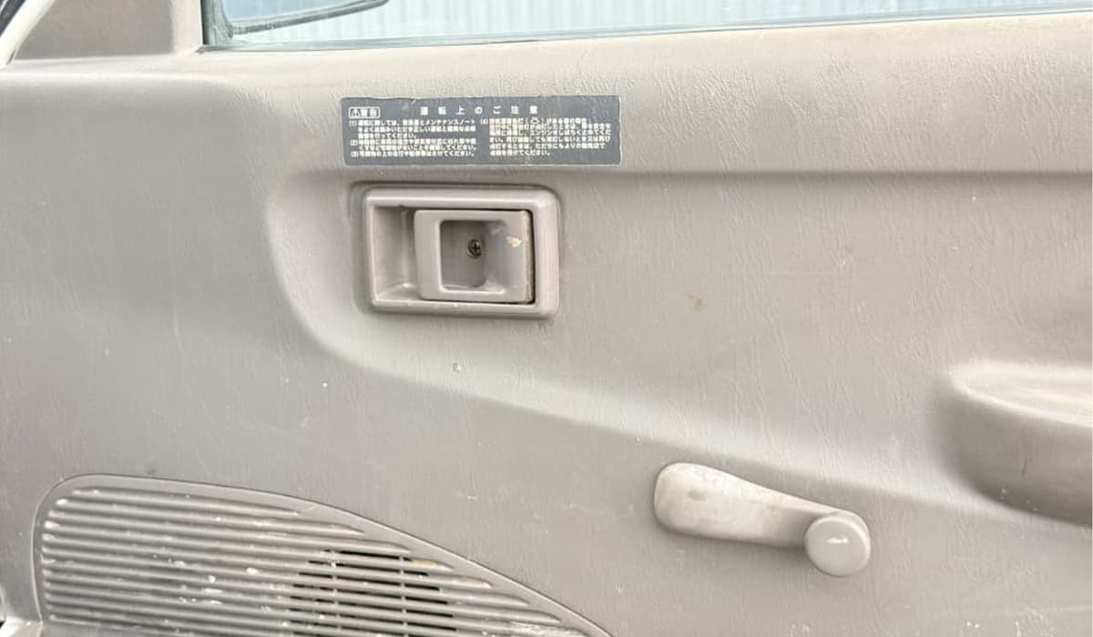 2004 Toyota Townace Truck image-9
