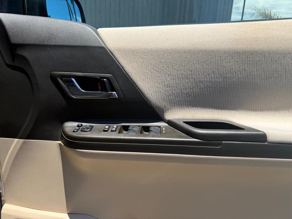 2010 Toyota Alphard X image-8