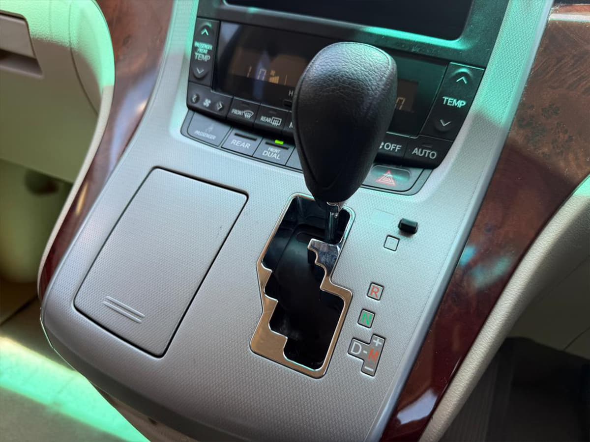 2010 Toyota Alphard X image-10