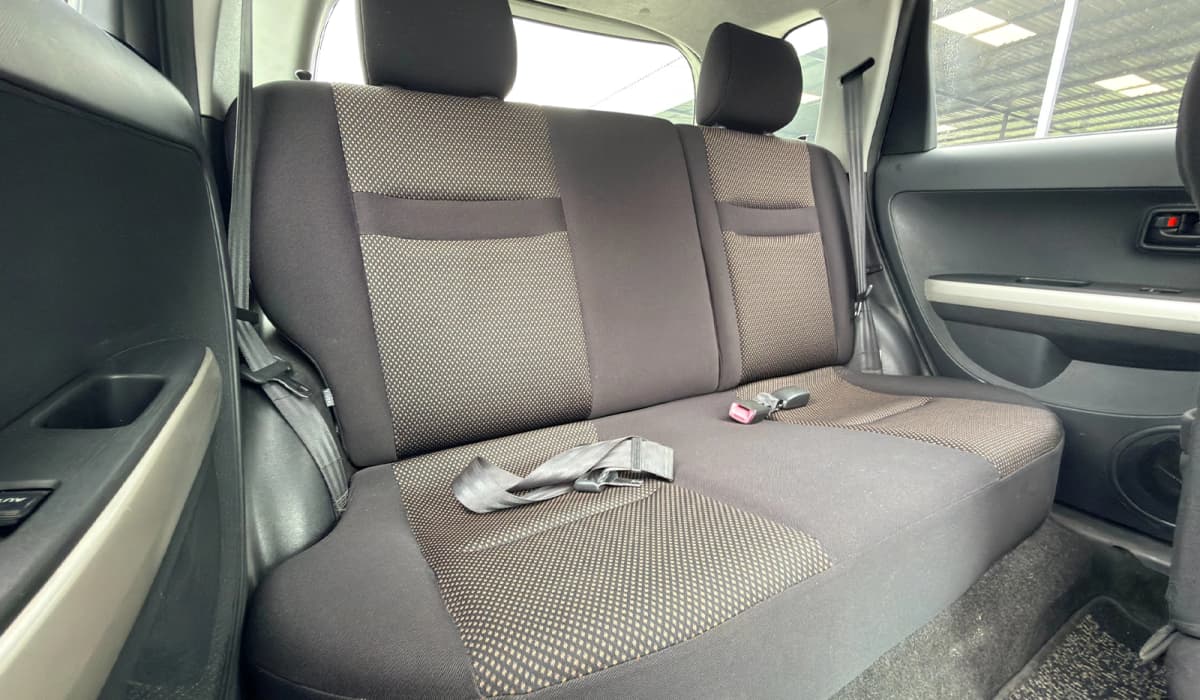 2003 Toyota IST S L Edition image-9