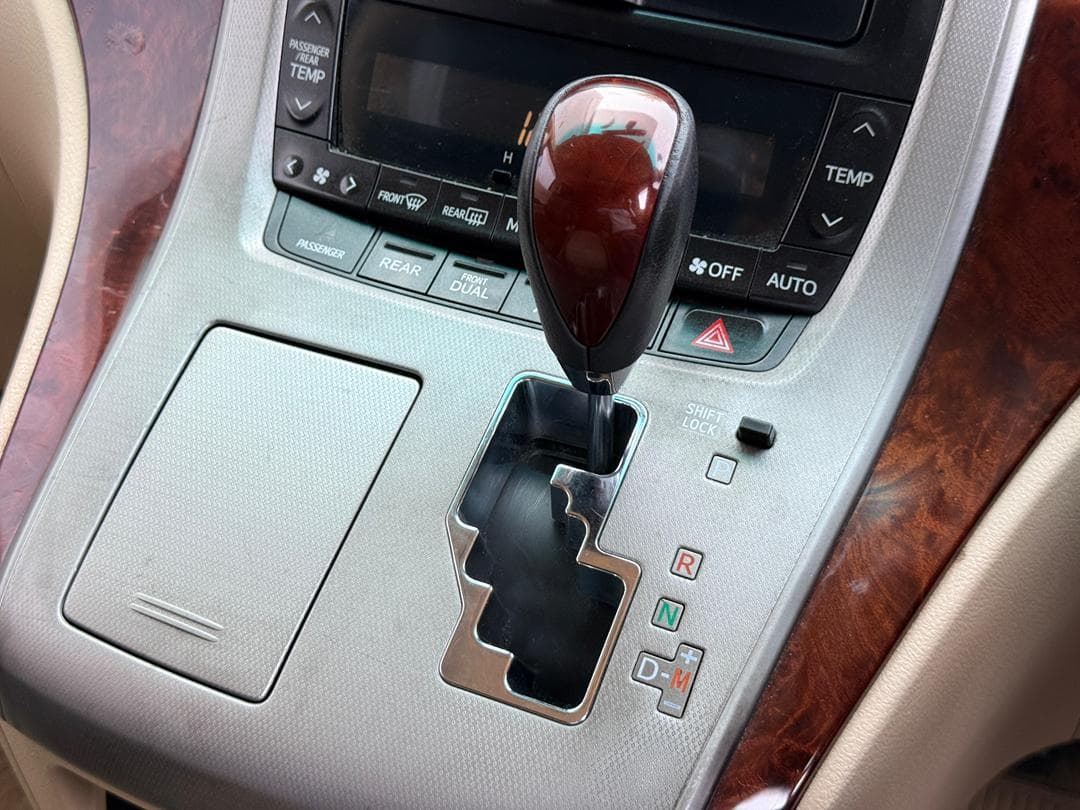 2008 Toyota Alphard 240X image-10