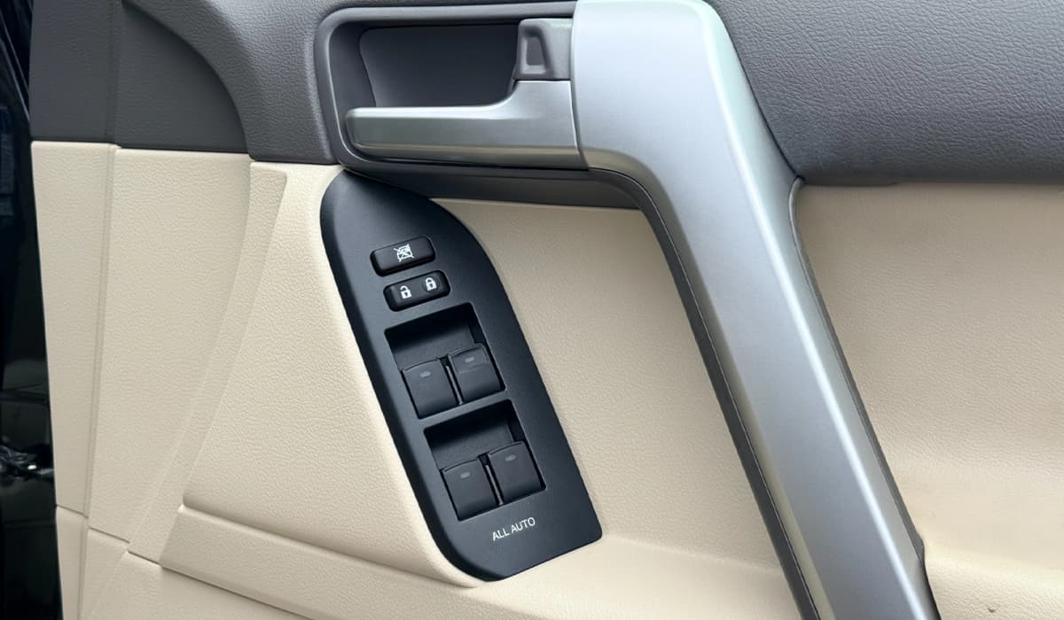 2022 Toyota Land Cruiser Prado TX image-11