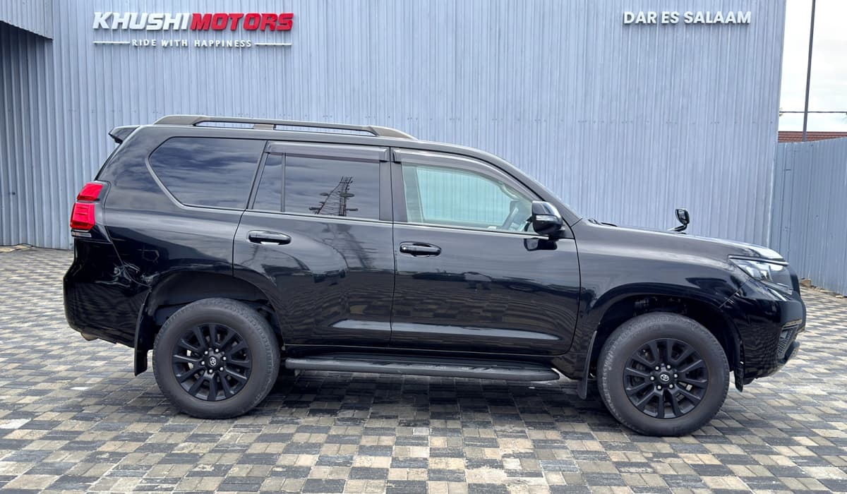 2022 Toyota Land Cruiser Prado TX image-7