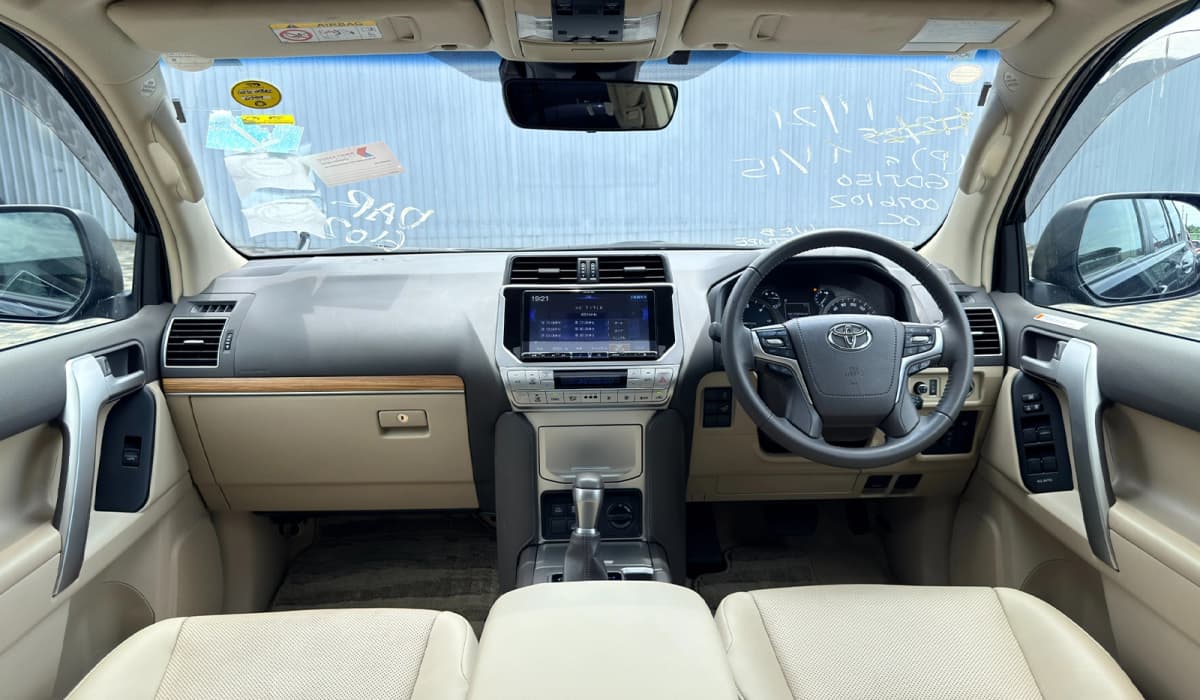 2022 Toyota Land Cruiser Prado TX image-9