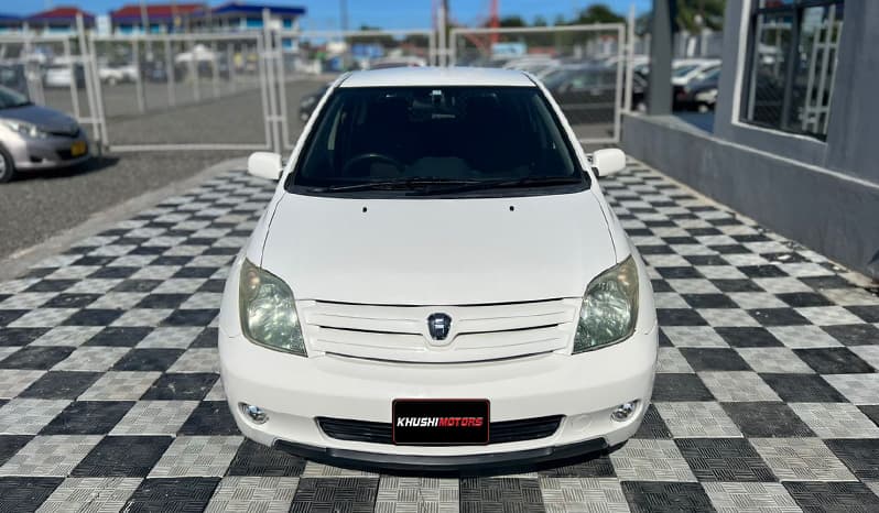 2003 Toyota IST image-1