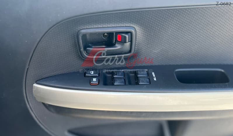 2003 Toyota IST image-12