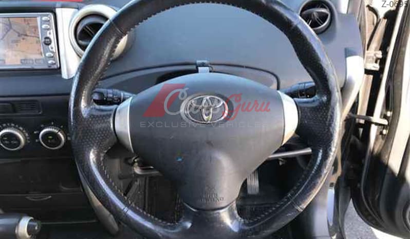 2004 Toyota IST image-6