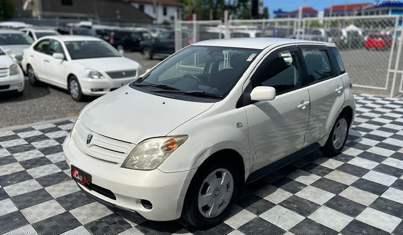 2004 Toyota IST image-2