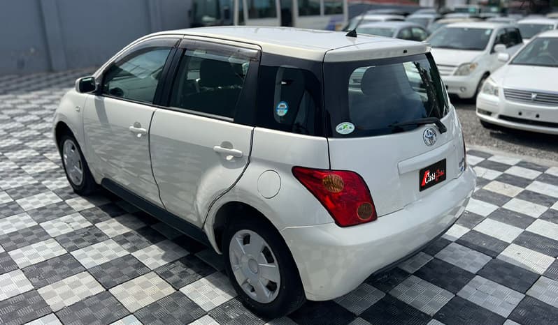2004 Toyota IST image-4