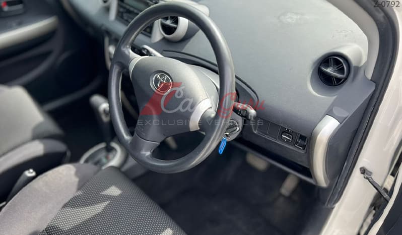 2004 Toyota IST image-6