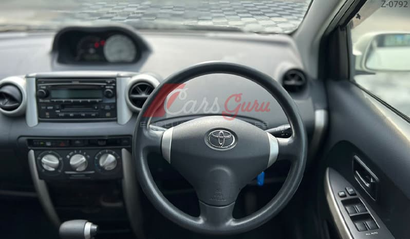 2004 Toyota IST image-8