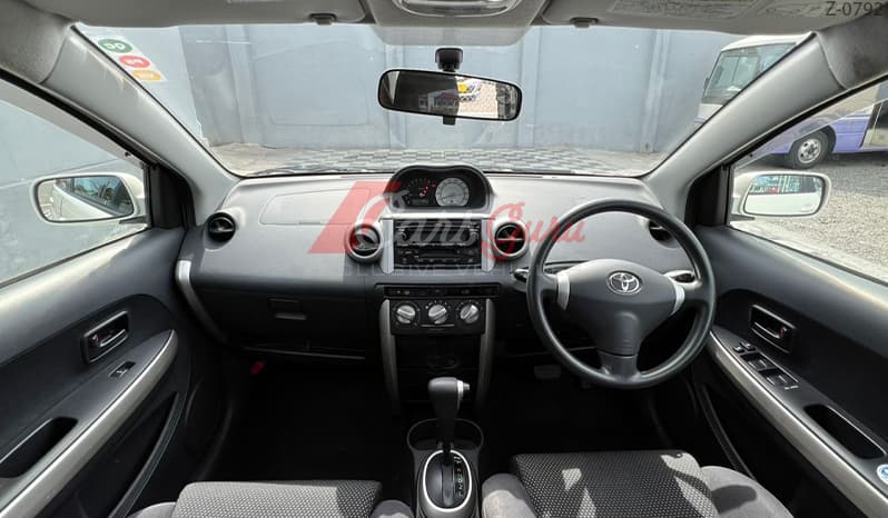 2004 Toyota IST image-10