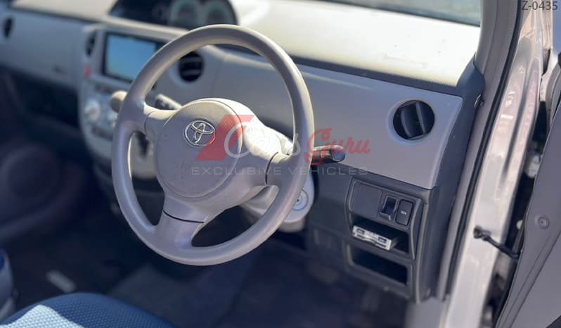 2003 Toyota Sienta image-5