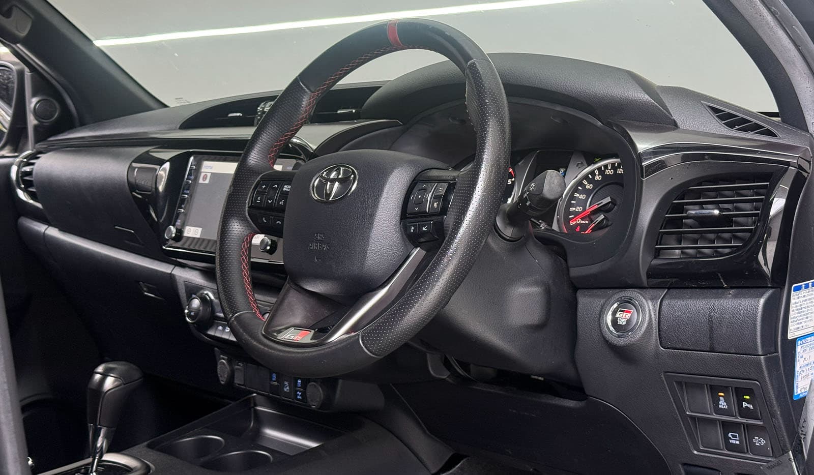 2022 Toyota Hilux Z GR Sport image-8